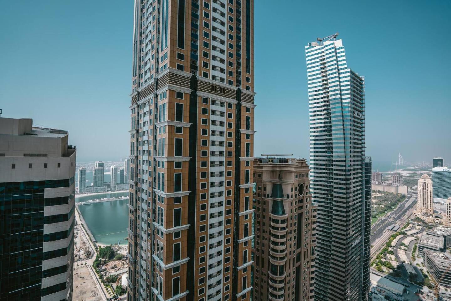 Wake Up To Sea Views In A Blue Lush Home On 51St Dubai Buitenkant foto