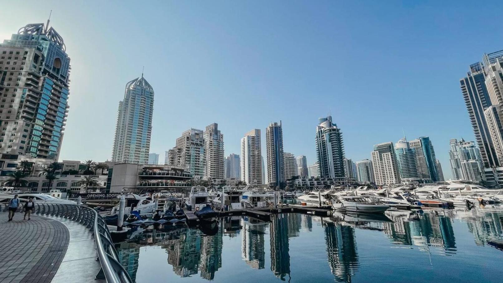 Wake Up To Sea Views In A Blue Lush Home On 51St Dubai Buitenkant foto