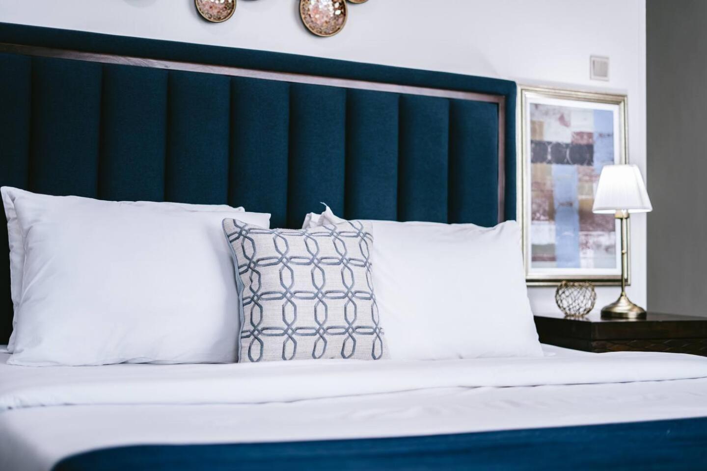 Wake Up To Sea Views In A Blue Lush Home On 51St Dubai Buitenkant foto