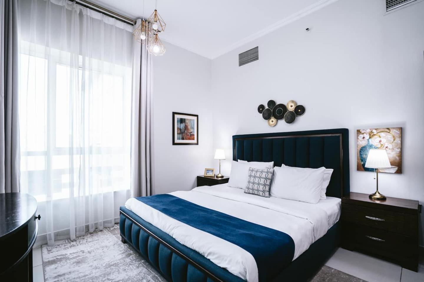 Wake Up To Sea Views In A Blue Lush Home On 51St Dubai Buitenkant foto