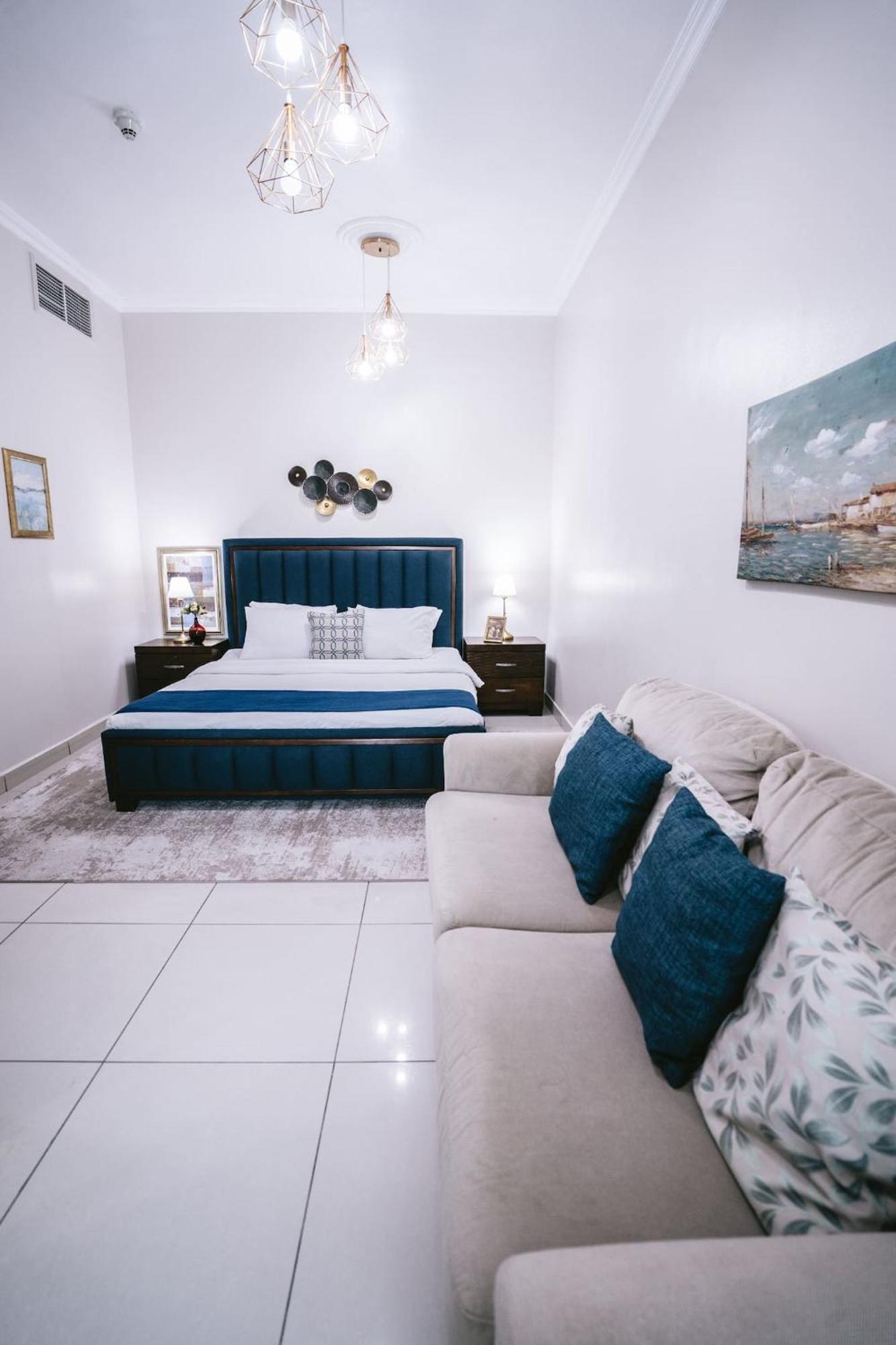 Wake Up To Sea Views In A Blue Lush Home On 51St Dubai Buitenkant foto