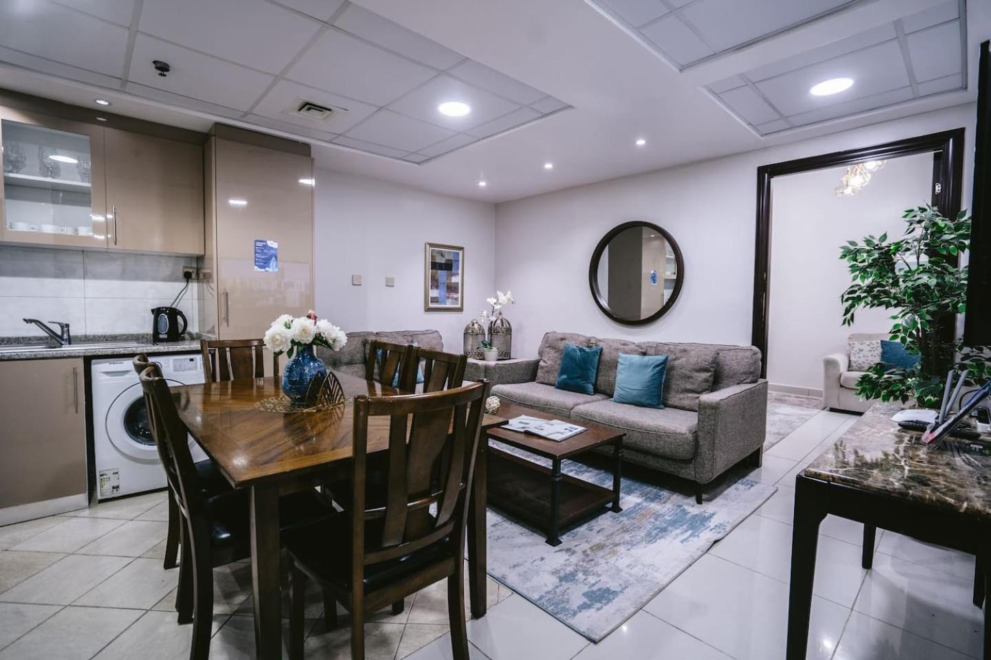 Wake Up To Sea Views In A Blue Lush Home On 51St Dubai Buitenkant foto